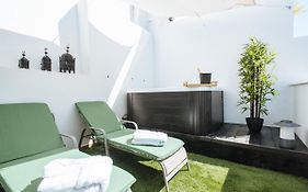 Desing House with Rooftop in Alameda de Hércules